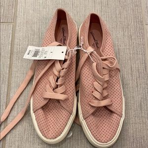 Universal thread blush sneakers